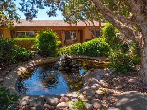 Imagen de la habitación del Hotel Sky Ranch Lodge. Foto 4