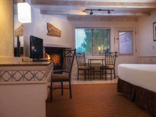 Imagen de la habitación del Hotel Sky Ranch Lodge. Foto 10