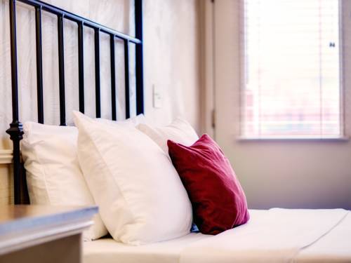 Imagen de la habitación del Hotel Sky Ranch Lodge. Foto 11