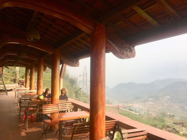 Imagen del bar/restaurante del Hotel Sky Sapa Hotel and Restaurant. Foto 3