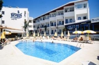 Imagen de la piscina del Hotel Sky Sea Hotel. Foto 9