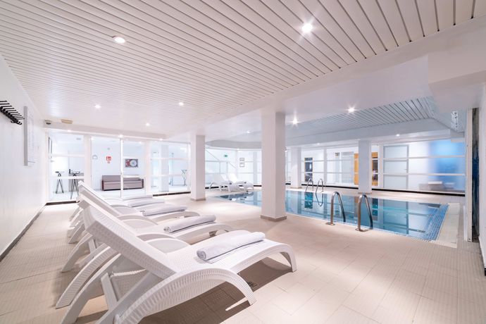 Imagen de la piscina del Hotel Sky Senses. Foto 20