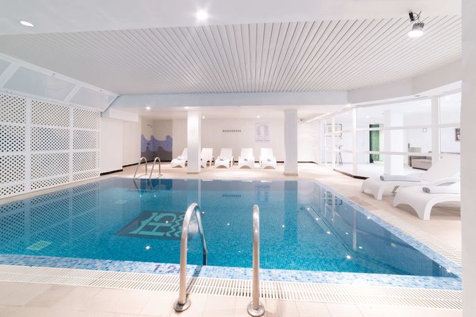 Imagen de la piscina del Hotel Sky Senses. Foto 21