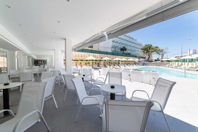 Imagen del bar/restaurante del Hotel Sky Senses. Foto 4