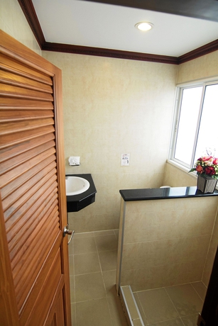 Imagen de la habitación del Hotel Sky Suites, Bangkok. Foto 6