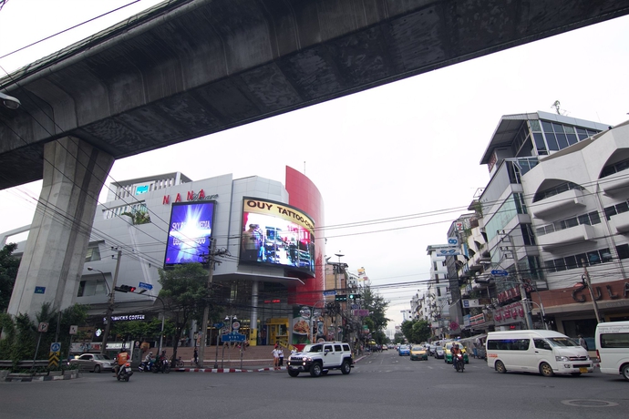 Imagen de los exteriores del Hotel Sky Suites, Bangkok. Foto 10