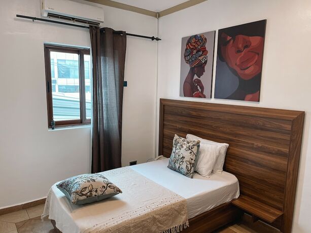 Imagen de la habitación del Hotel Sky Suites Osu. Foto 10