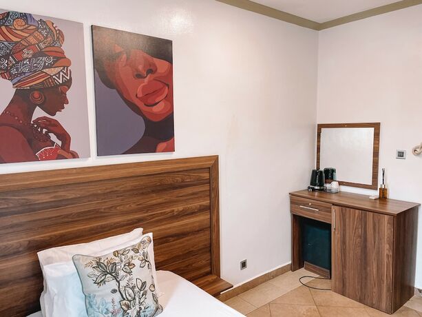 Imagen de la habitación del Hotel Sky Suites Osu. Foto 11