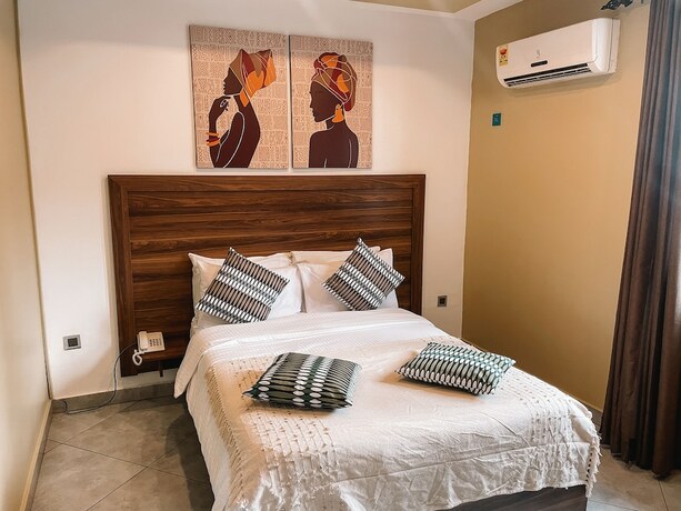 Imagen de la habitación del Hotel Sky Suites Osu. Foto 13