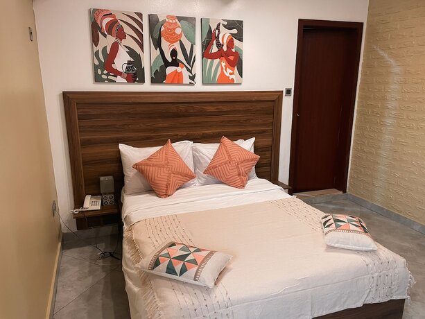Imagen de la habitación del Hotel Sky Suites Osu. Foto 19