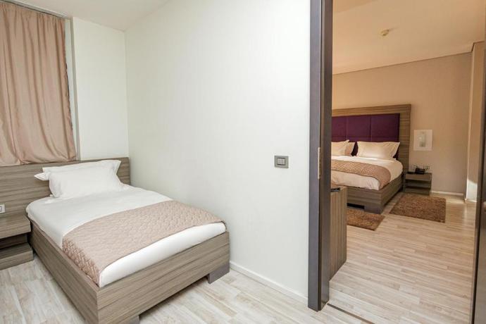 Imagen de la habitación del Hotel Sky, Tirana. Foto 4