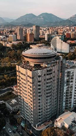 Imagen general del Hotel Sky, Tirana. Foto 1