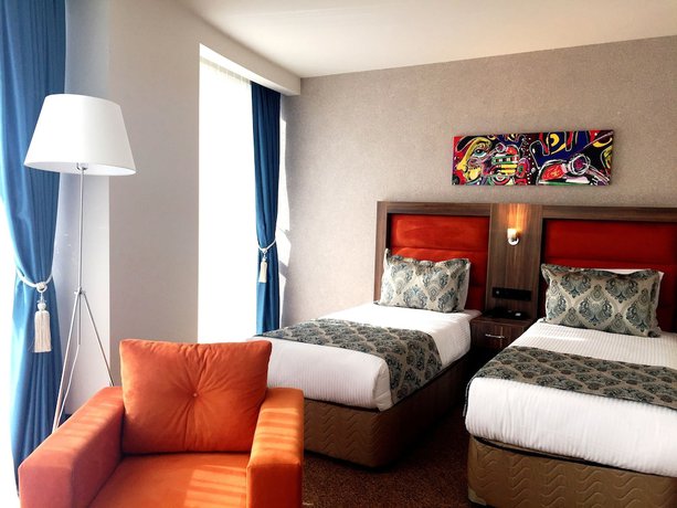 Imagen de la habitación del Hotel Sky Tower. Foto 13