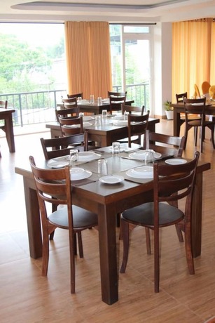Imagen del bar/restaurante del Hotel Sky View Grand. Foto 4