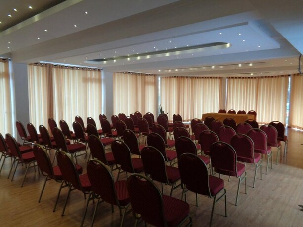 Imagen de los interiores del Hotel Sky View Grand. Foto 17