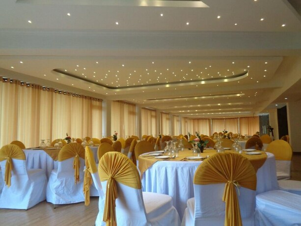 Imagen de los interiores del Hotel Sky View Grand. Foto 20