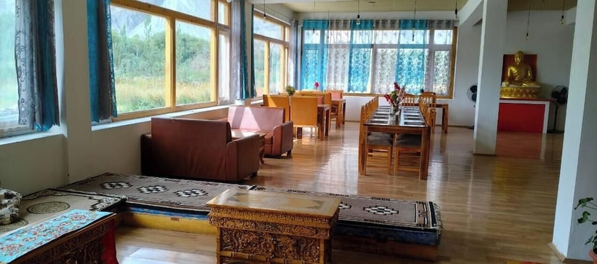 Imagen del bar/restaurante del Hotel Sky View Resort. Foto 6