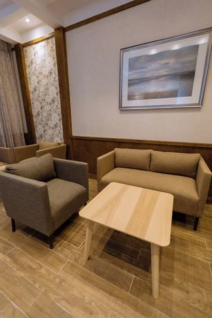 Imagen de los interiores del Hotel Sky View Suites. Foto 18