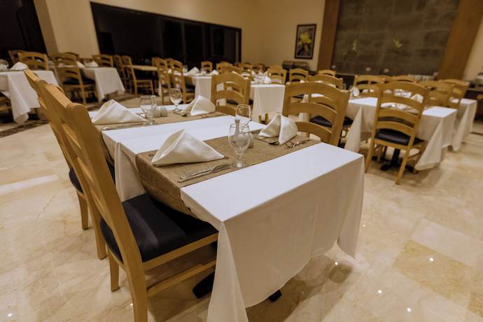 Imagen del bar/restaurante del Hotel Sky View Suites. Foto 4