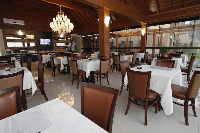 Imagen del bar/restaurante del Hotel Sky Ville Gramado. Foto 2