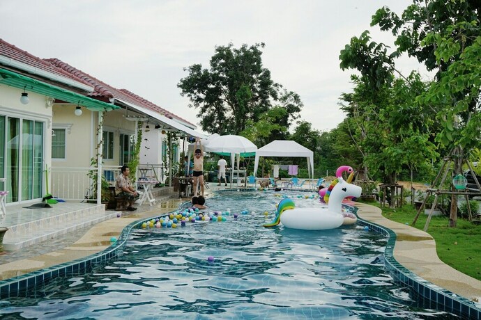 Imagen de la piscina del Hotel Sky and Water Resort. Foto 33