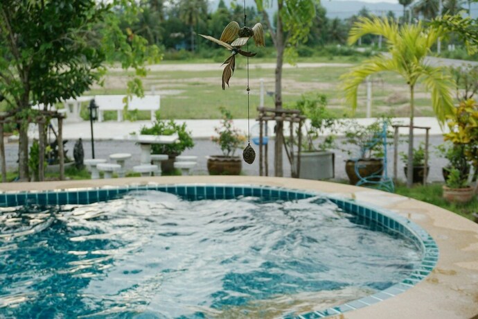 Imagen de la piscina del Hotel Sky and Water Resort. Foto 35