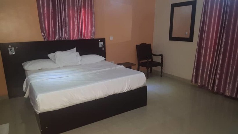 Imagen de la habitación del Hotel SkyRose. Foto 5