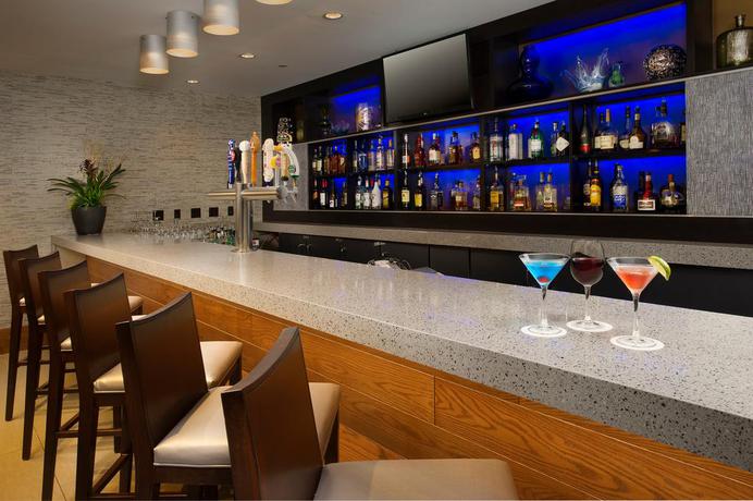 Imagen del bar/restaurante del Hotel Skybridge Seattle Airport. Foto 3