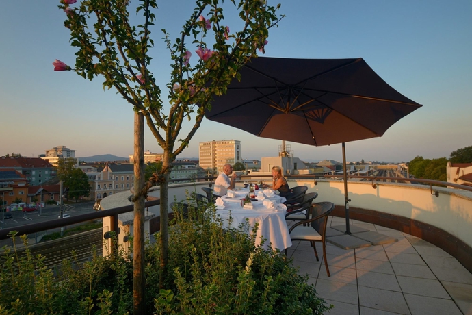 Imagen de los exteriores del Hotel Skycity Atrigon. Foto 11