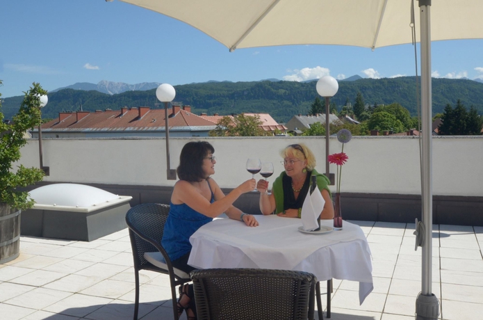 Imagen de los exteriores del Hotel Skycity Atrigon. Foto 12