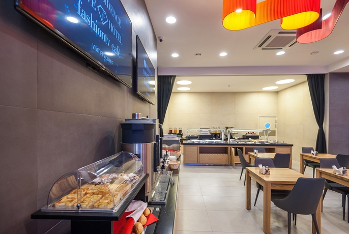 Imagen del bar/restaurante del Hotel Skyexpo. Foto 2