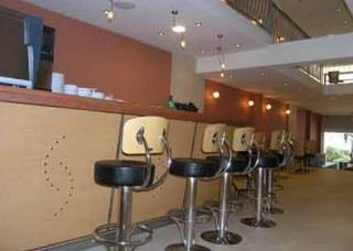 Imagen del bar/restaurante del Hotel Skylark, Aluma Hotel & Resort. Foto 3