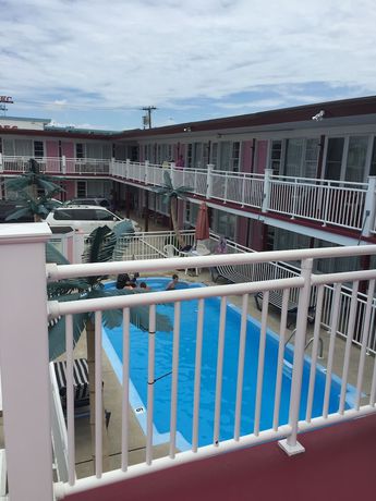 Imagen de la piscina del Hotel Skylark Resort Motel. Foto 14