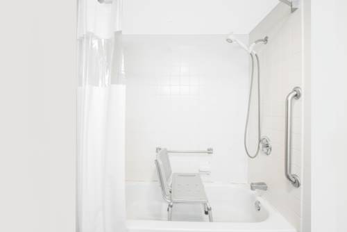 Imagen de la habitación del Hotel Skylight Inn Cleveland - Willoughby. Foto 3