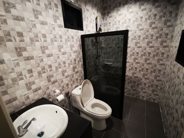 Imagen general del Hotel Skyline Resort, Racha Thewa. Foto 4
