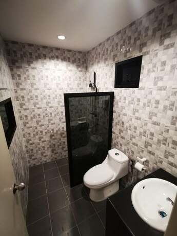 Imagen general del Hotel Skyline Resort, Racha Thewa. Foto 6
