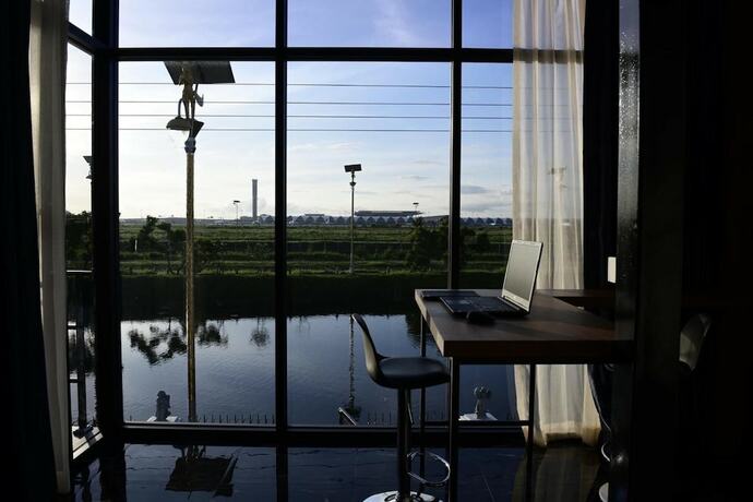 Imagen general del Hotel Skyline Resort, Racha Thewa. Foto 7