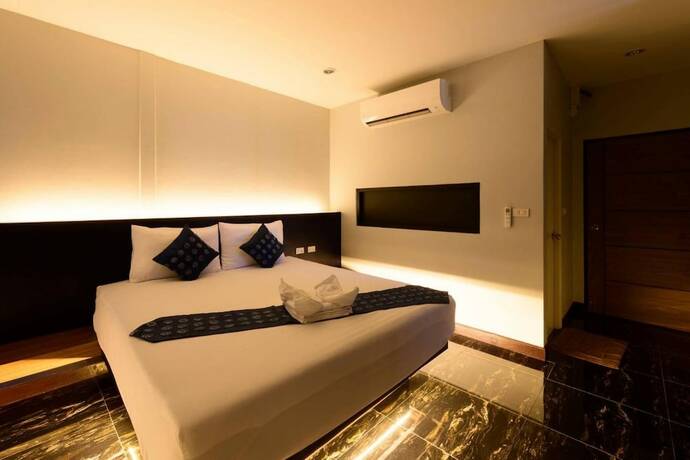 Imagen general del Hotel Skyline Resort, Racha Thewa. Foto 8