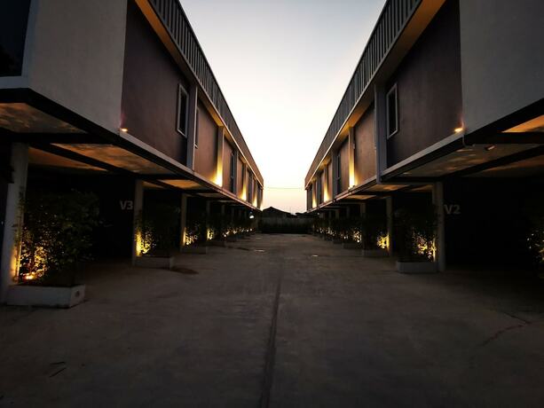 Imagen general del Hotel Skyline Resort, Racha Thewa. Foto 12