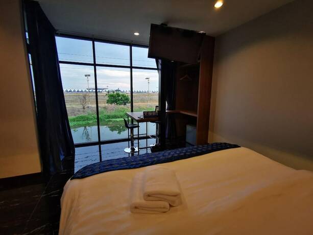 Imagen general del Hotel Skyline Resort, Racha Thewa. Foto 18