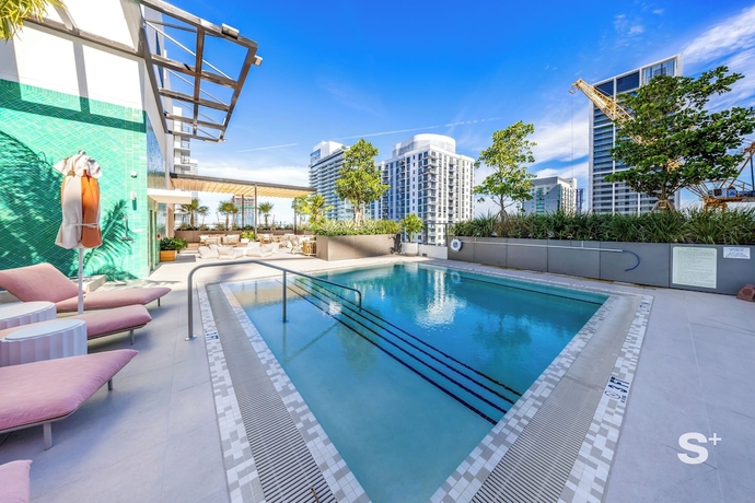 Imagen de la piscina del Hotel Skyline Views 1BR in - Rooftop pool. Foto 15