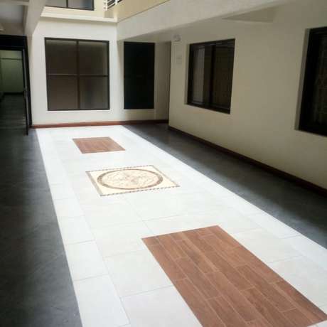 Imagen de los interiores del Hotel Skyline and Suites. Foto 16