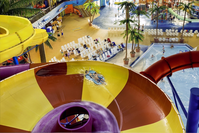 Imagen de la piscina del Hotel Skyline and Waterpark. Foto 10