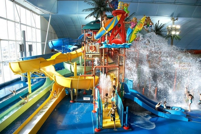 Imagen de la piscina del Hotel Skyline and Waterpark. Foto 11