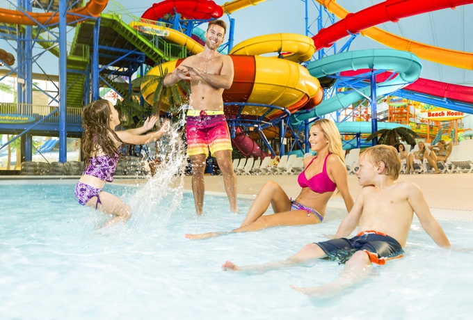 Imagen de la piscina del Hotel Skyline and Waterpark. Foto 13