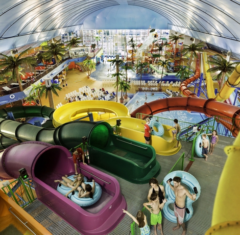 Imagen de la piscina del Hotel Skyline and Waterpark. Foto 15