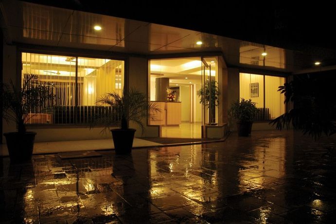 Imagen de los exteriores del Hotel Skylon. Foto 3