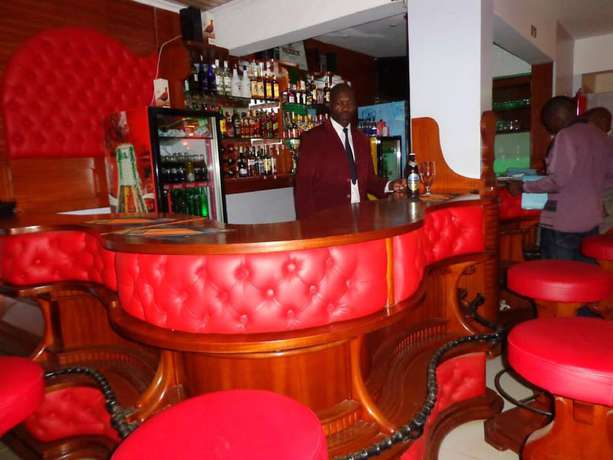 Imagen del bar/restaurante del Hotel Skynest Country. Foto 4