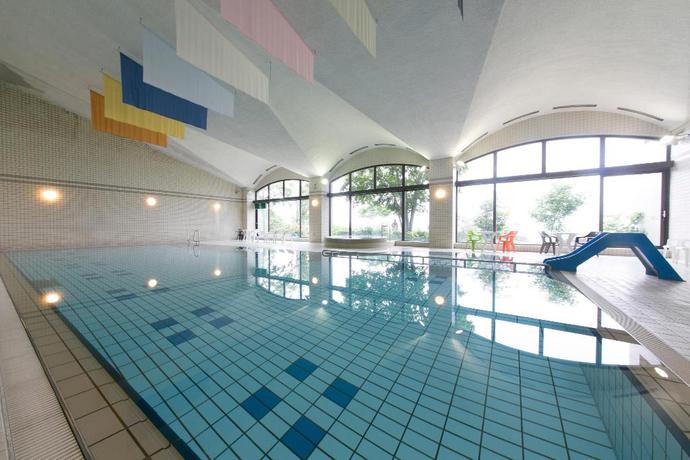 Imagen de la piscina del Hotel Skypark Hotel. Foto 5