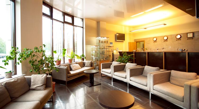 Imagen de los interiores del Hotel Skyport. Foto 6